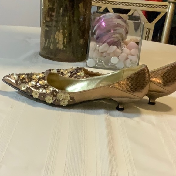 Doll house kiddie heel, leather flower and studs - Picture 5 of 5